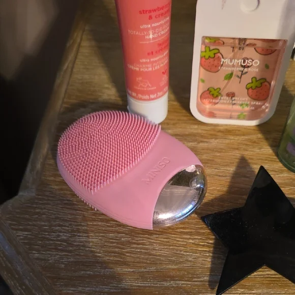 Cosmetics Set - Picture 4 of 8